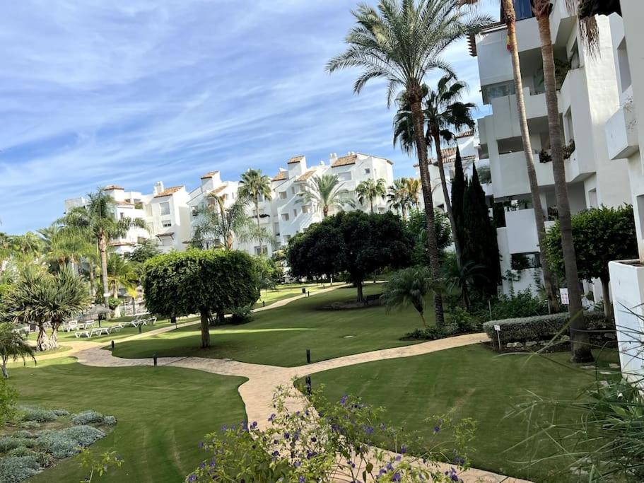 Costalita Beach Apartamento En Estepona Bagian luar foto